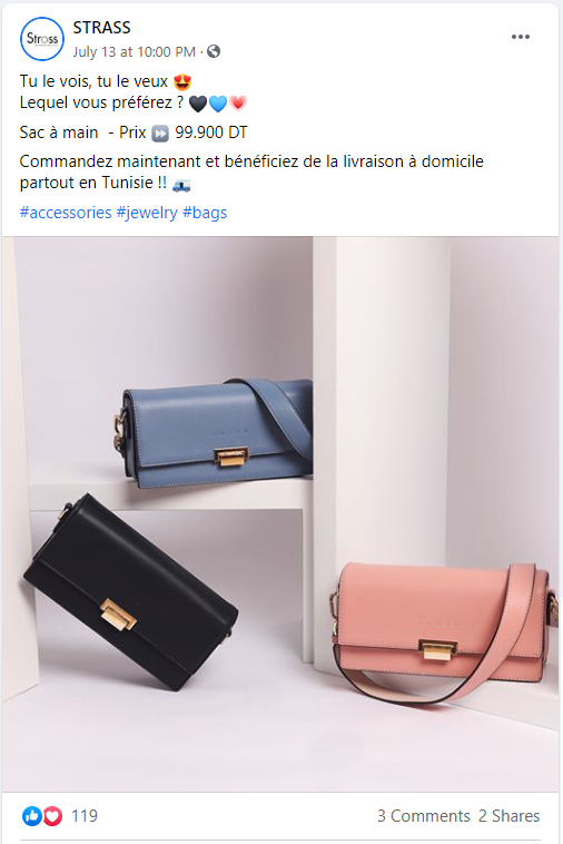 Publication Facebook de la société Strass montrant des sacs à main bleu, noir et rose