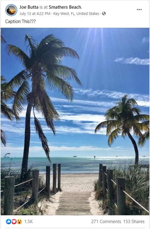 Post Facebook d'une plage paradisiaque bordée de palmiers